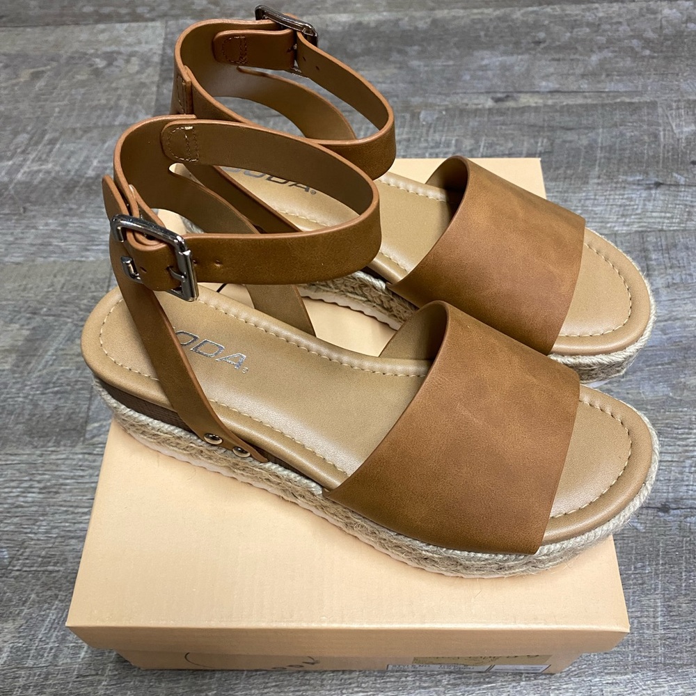 Soda Topic Tan Nubuck Platform Wedge Sandals | Size 5.5 | NWT